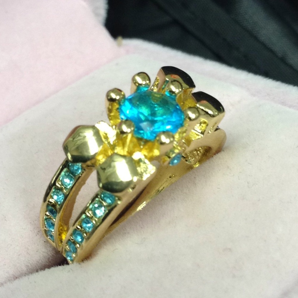 Aqua stone & gold ornate ring size 6.5